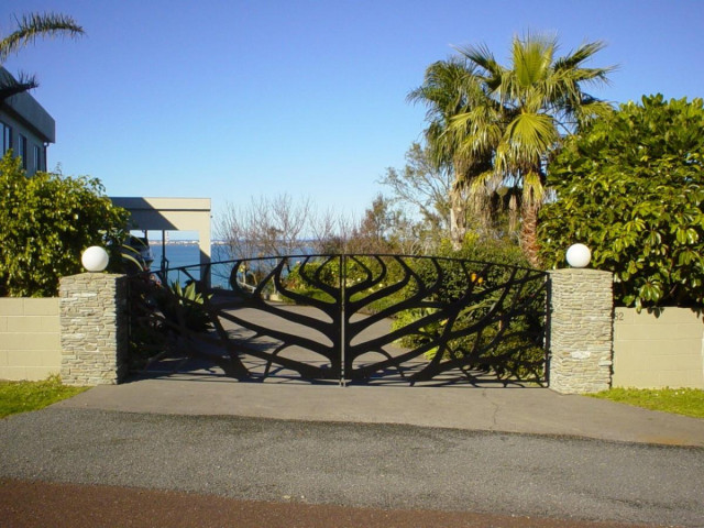 Custom profile cut design - Manual gates, painted finish