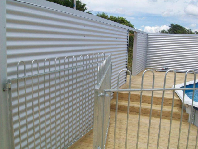 Folding pool fence panels