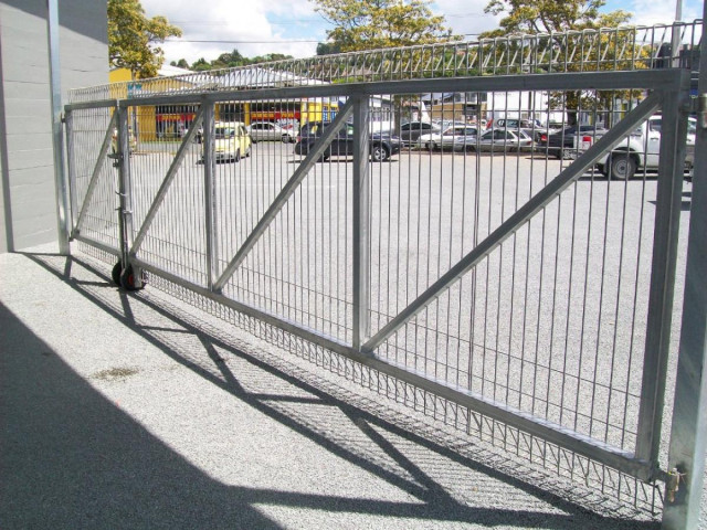 Galvansied gate frame with panel inserts