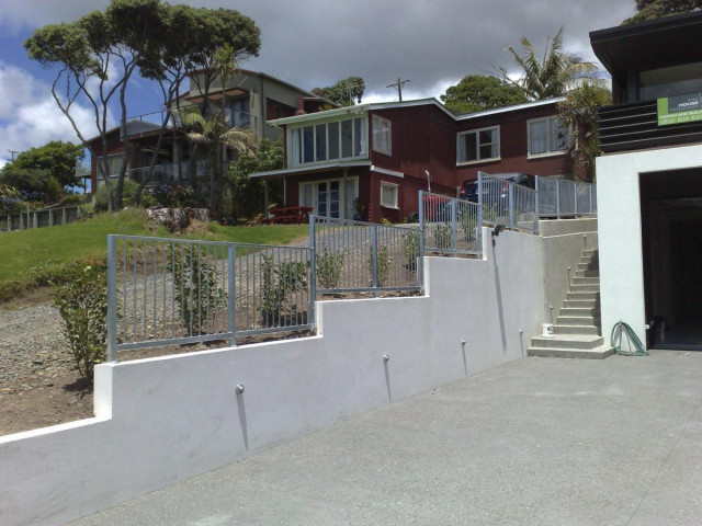 Stepped fencing panels - Galvanised